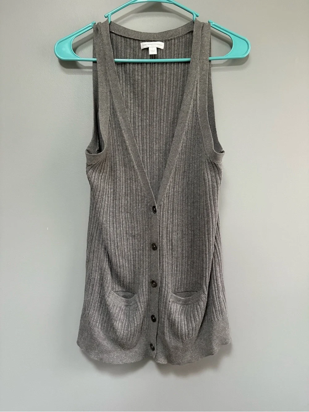 New York & Company Women's‎ Preppy Gray Ribbed Knit Button Drapey Vest Size L